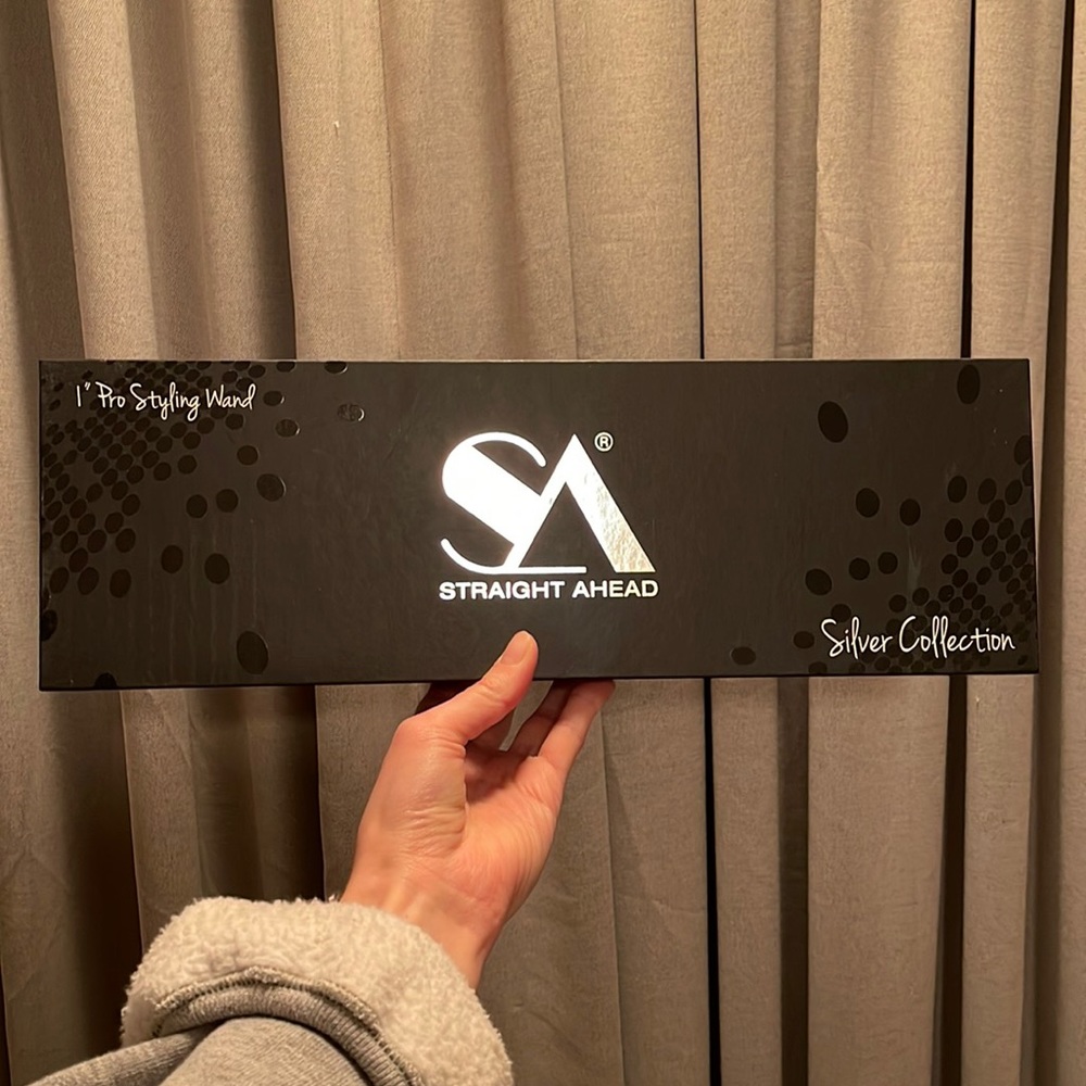Brand new Straight Ahead curling wand